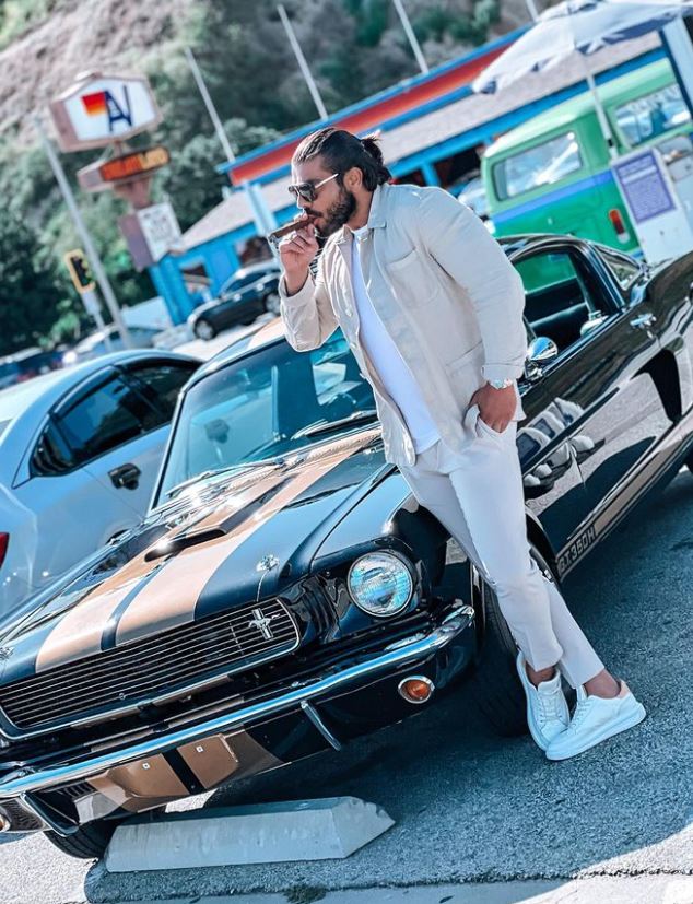 Joseph, soțul Andei Adam, se alătură distribuției filmului „Miami Bici 2”. A finanțat propriul său rol în producția regizată de Codin Maticiuc: „S-a implicat financiar pentru a juca în acest film”. 5 joseph miami bici 2 6