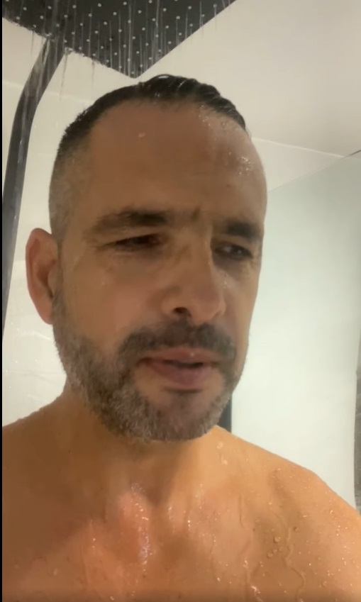 De ce Mădălin Ionescu a fost surprins într-un videoclip live din duș? Explicația și provocarea de a genera audiențe atunci când discuți despre cultură 2 madalin ionescu live la dus 4