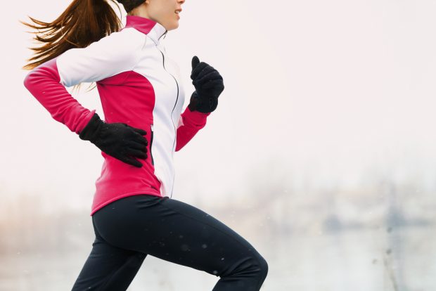 Echipează-te cu mănuși de alergare pentru sport în aer liber în sezonul rece