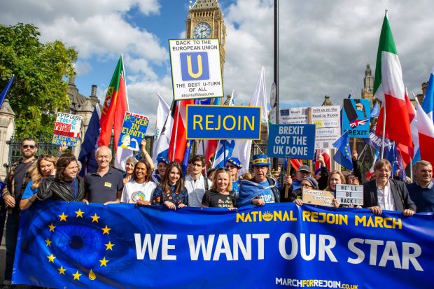Brexitul dă o palmă serioasă Marii Britanii: Morgan Stanley și alte bănci mută miliarde de lire și sute de angajați din Londra către centre financiare din UE