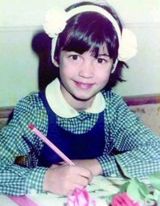Prima zi de școală: Vedetele dezvăluie amintirile cu colegii și învățătorii din trecutul lor 9 nicoleta luciu prima zi de scoala