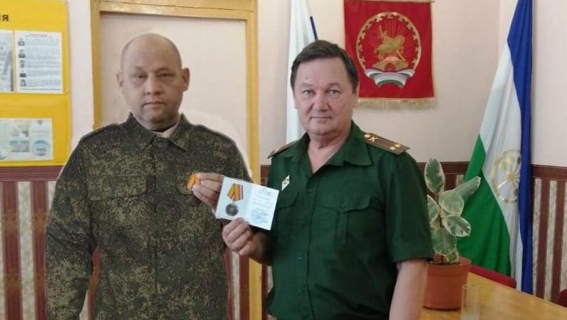 Rușii Au Trucat O Poză Cu Un Ofițer Care Primește O Medalie De Război, Militarul Era Pe Moarte, La Spital Rușii Au Trucat O Poză Cu Un Ofițer Care Primește O Medalie De Război, Militarul Era Pe Moarte, La Spital