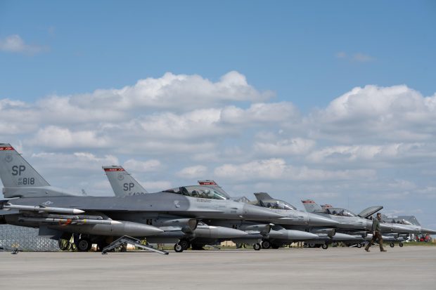 Patru avioane de vânătoare F-16 Fighting Falcon și 100 de militari americani au ajuns la baza aeriană Borcea. Ce misiuni vor desfășura