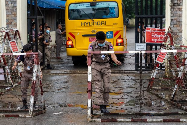Jurnalist din Myanmar, condamnat la 20 de ani de închisoare pentru că a relatat despre urmările unui ciclon mortal