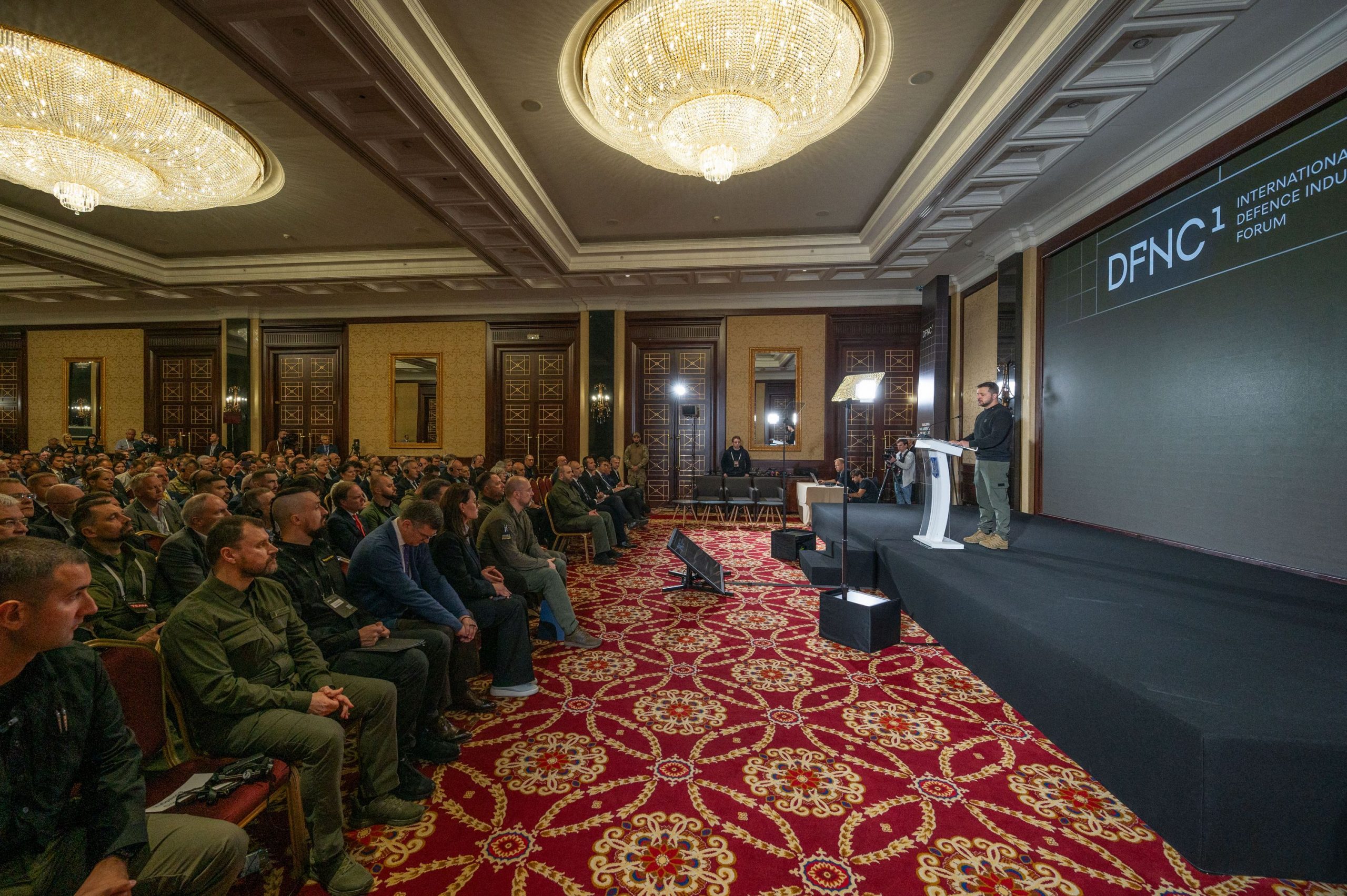 Zelenski Vrea Să Transforme Industria De Apărare A Ucrainei într-un "mare Centru Militar", Prin Atragerea Producători Occidentali De Arme Zelenski Vrea Să Transforme Industria De Apărare A Ucrainei într-un "mare Centru Militar", Prin Atragerea Producători Occidentali De Arme