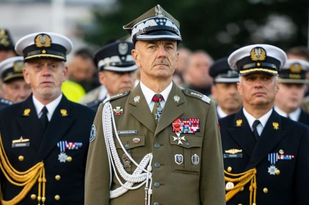 Șeful Statului Major al armatei poloneze vrea ca NATO să reacționeze mai puternic în fața Rusiei. „Avem de-a face cu bandiţi, băieţi răi”