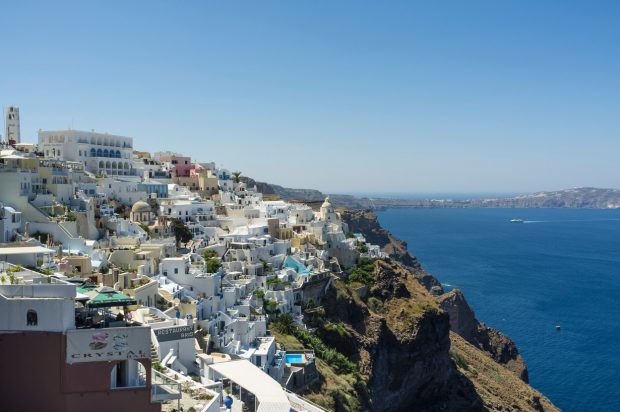 Vacanțele se scumpesc din nou. Destinațiile preferate de români: în Antalya, prețurile s-au dublat, românii se reorientează către Spania