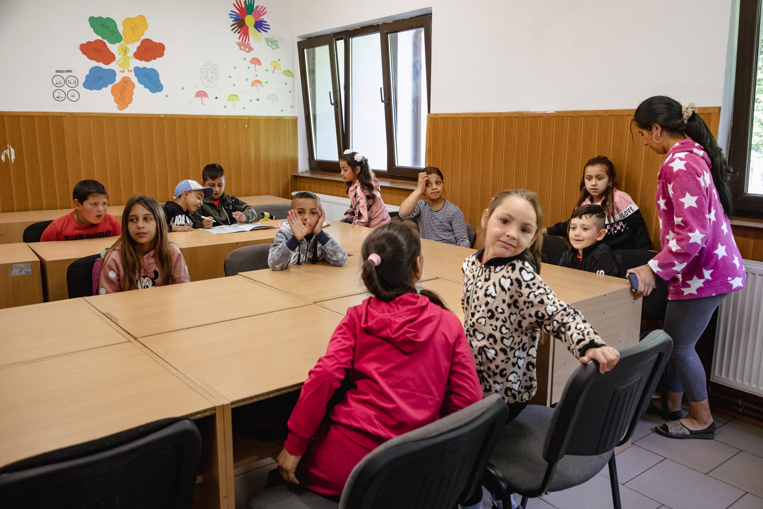 O dirigintă inspirată: Refacerea drumului de 7 kilometri spre școală pentru copiii romi duce la apariția unei noi școli 17 scoala tufanu p 134 scaled