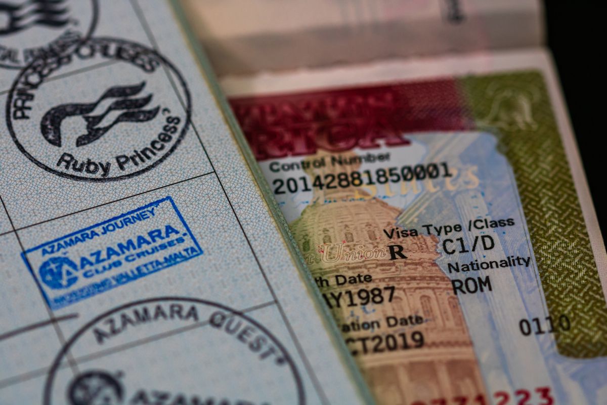 „Sperăm. Nu Este Garantat”. Românii Mai Așteaptă Cel Puțin Doi Ani Pentru A Putea Intra în SUA Fără Viză, Anunță Ambasadoarea Americană „Sperăm. Nu Este Garantat”. Românii Mai Așteaptă Cel Puțin Doi Ani Pentru A Putea Intra în SUA Fără Viză, Anunță Ambasadoarea Americană