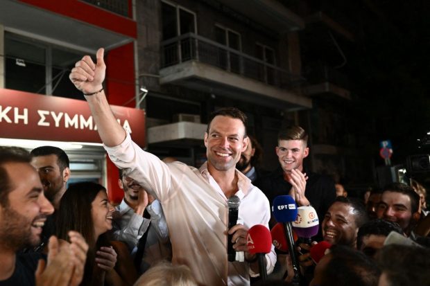 Noul șef al Syriza: un fost broker Goldman Sachs, emigrat în SUA și întors în Grecia, care promite reforma partidului. „Un șoc pentru stânga”