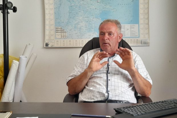 INTERVIU. „Trebuie să ştii să cauţi”. Primarul din Ceatalchioi povestește cum a descoperit resturile de dronă înaintea armatei, pe cine a anunțat și de ce l-a dezamăgit Iohannis