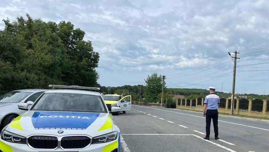 O Femeie A Sărit Pe Geam, După Ce S-a Certat Cu Soțul, La Dorohoi, S-a Urcat în Mașină și A Făcut Accident. Șoferița E Internată în Spital O Femeie A Sărit Pe Geam, După Ce S-a Certat Cu Soțul, La Dorohoi, S-a Urcat în Mașină și A Făcut Accident. Șoferița E Internată în Spital