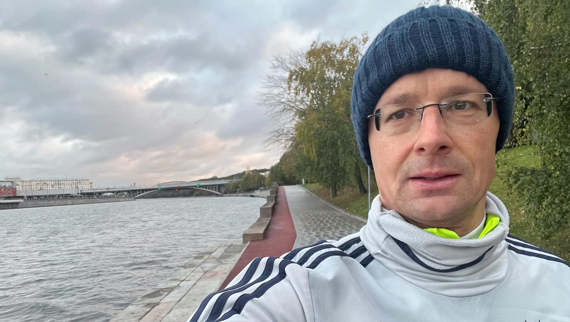 Ministrul de Externe Maghiar Peter Szijjarto, aflat la a cincea vizită în Rusia după invazia în Ucraina, face jogging în zorii zilei, pe faleza râului Moscova. Ministrul de Externe Maghiar Peter Szijjarto, aflat la a cincea vizită în Rusia după invazia în Ucraina, face jogging în zorii zilei, pe faleza râului Moscova.