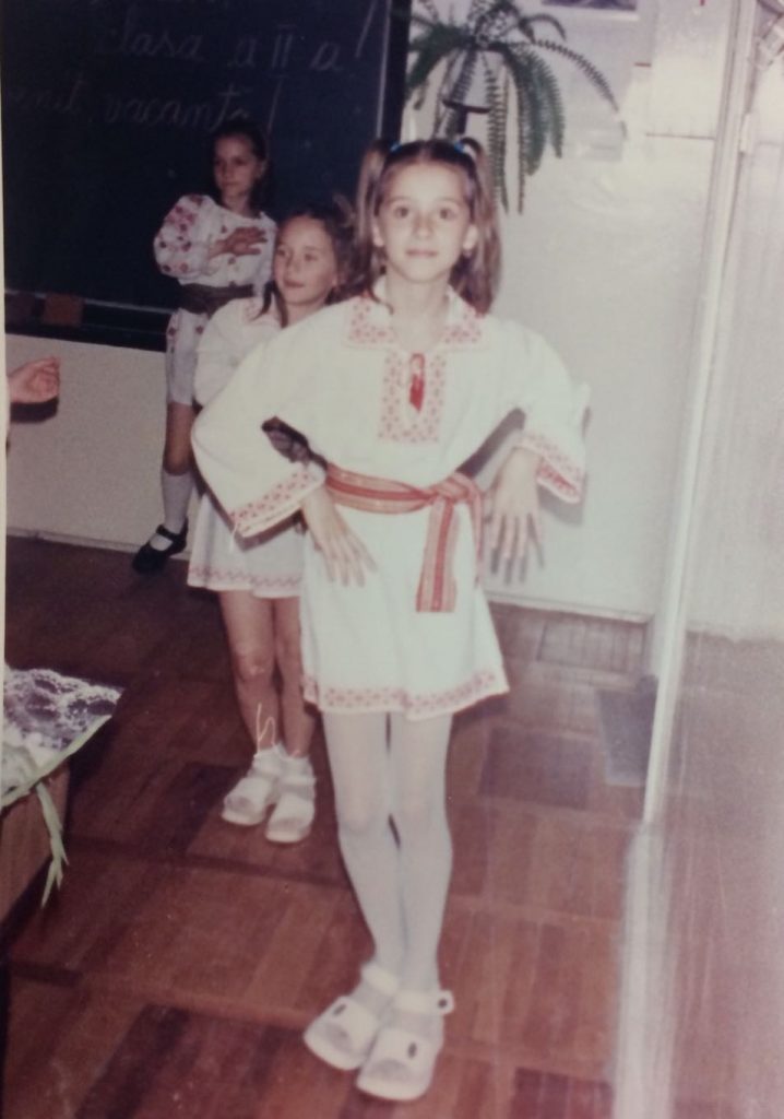 ana maria barnoschi in copilarie 2