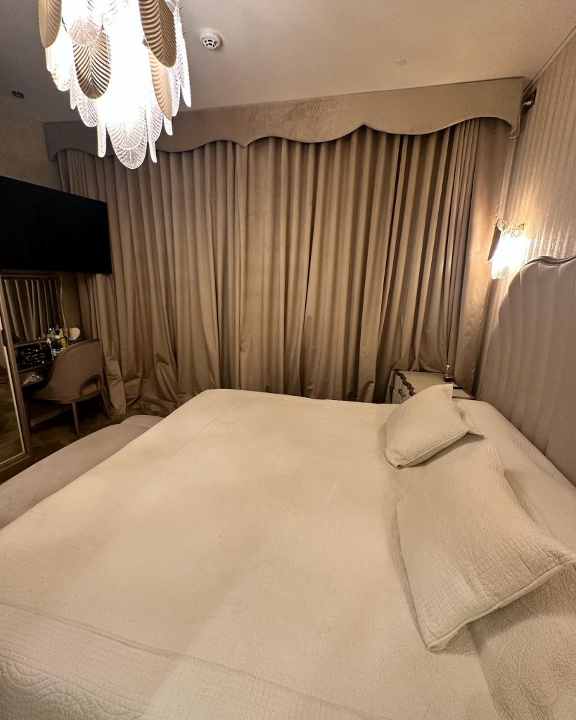 Vizualizări noi asupra vilei Brigittei Pastramă din Dubai. Descoperă aspectul casei de 400.000 de euro, recent renovată: „O binecuvântare divină” 1 brigitte pastrama casa dubai 400 000 de euro 2