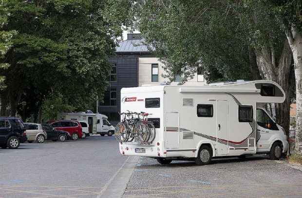 Un român care a închiriat un camper de 50.000 de euro în Spania și l-a vândut în Germania a fost condamnat la închisoare cu executare
