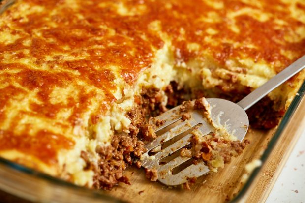 Caserolă cu carne tocată și smântână la cuptor. E gata în 30 de minute