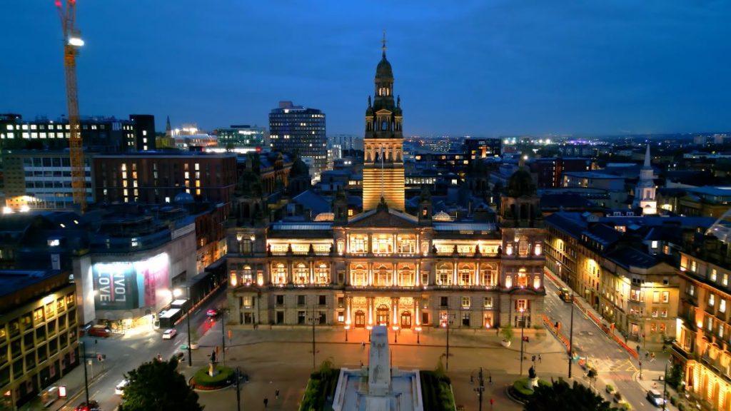 Cele mai populare atracții turistice din Glasgow pe care să le vizitezi 5 ce sa vizitezi in glasgow george square