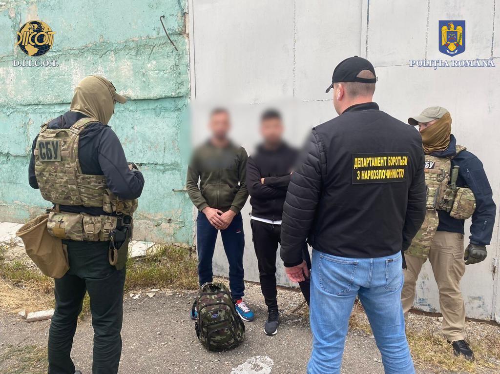 Paltonul uriaș și insuportabil de greu: 180 de kilograme de heroină au fost descoperite în Portul Constanța. Dezlănțuirea adevărului - unde erau ascunse drogurile 1 droguri portul constanta 1