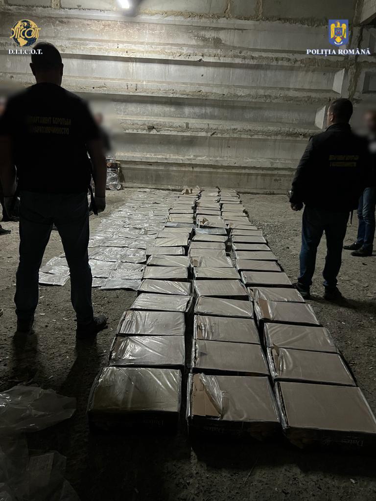Paltonul uriaș și insuportabil de greu: 180 de kilograme de heroină au fost descoperite în Portul Constanța. Dezlănțuirea adevărului - unde erau ascunse drogurile 2 droguri portul constanta 2
