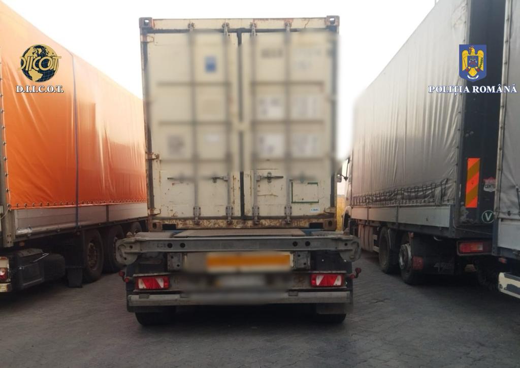 Paltonul uriaș și insuportabil de greu: 180 de kilograme de heroină au fost descoperite în Portul Constanța. Dezlănțuirea adevărului - unde erau ascunse drogurile 4 droguri portul constanta 4