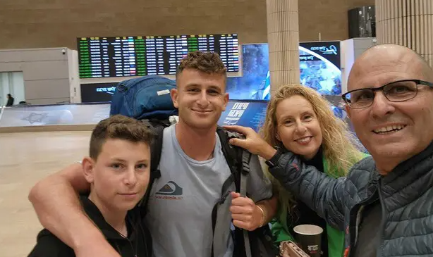 „Nu doresc nimănui acest coșmar”. Tatăl israelian își amintește apelurile aproape simultane ale fiilor săi atacați de teroriști.