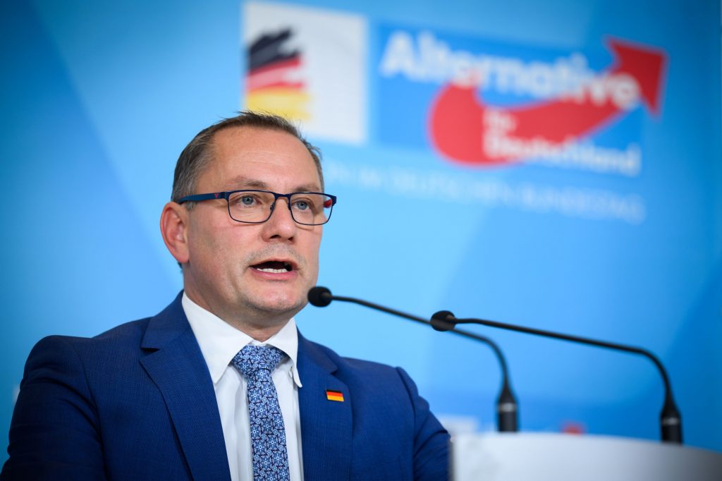 Suspecții care l-au agresat și i-au provocat o fractură la gleznă unui politician german de extremă dreaptă cu origini românești și-au văzut de urmărirea penală. 2 hepta7423625