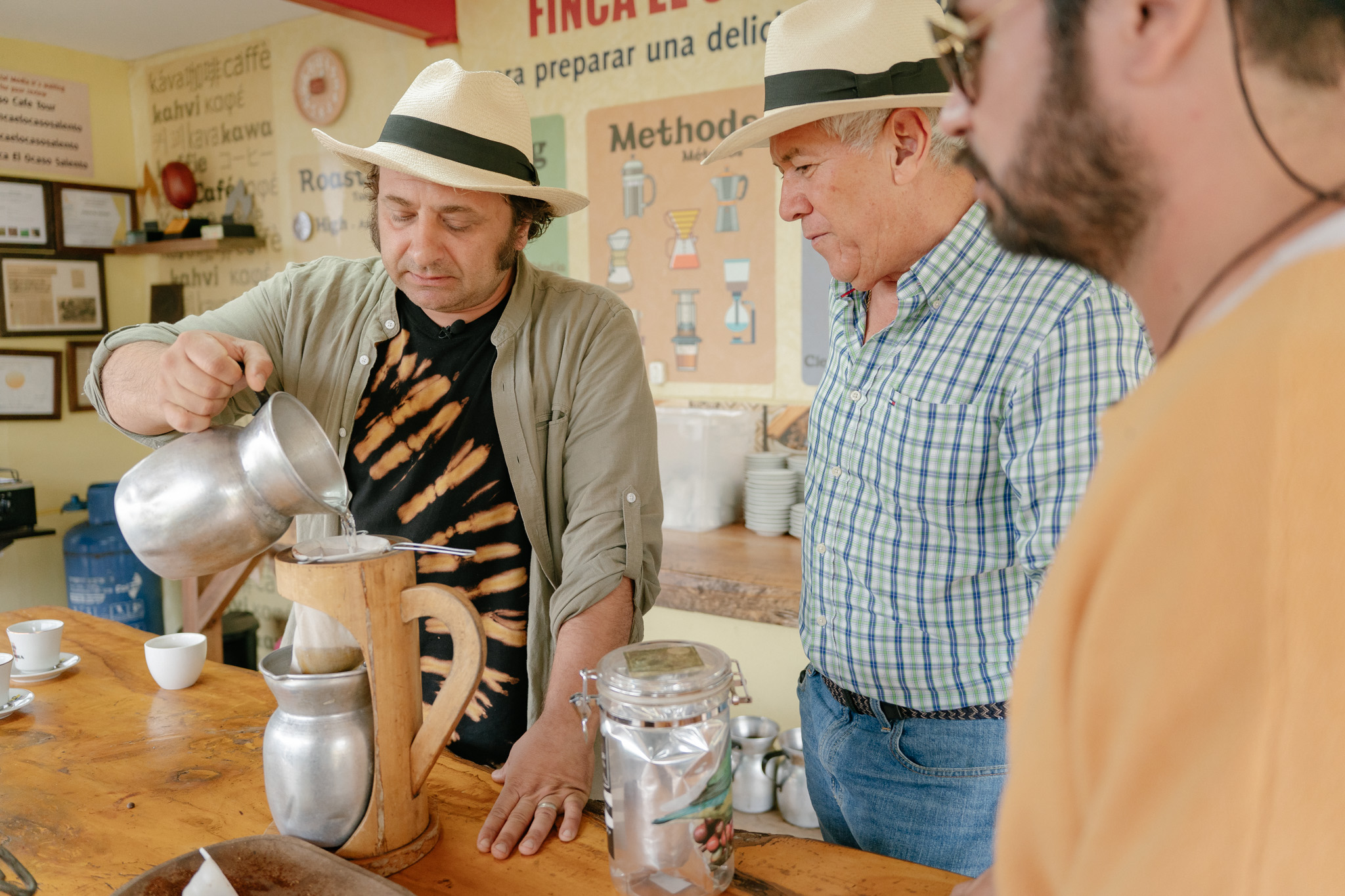 Marius Damian, Coprezentatorul America Express, Expune Peste 200 De Caricaturi. „M-au Atras Mereu Chipurile și Expresiile Oamenilor”