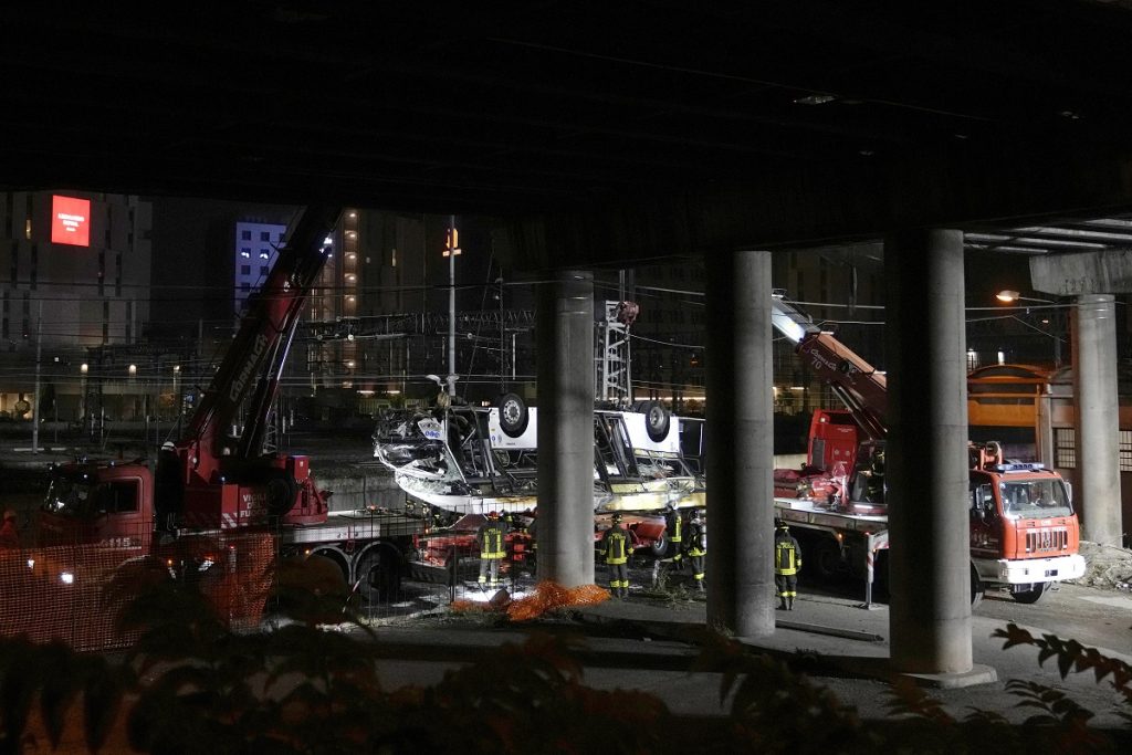 Tragedia în Italia: 21 de oameni morți în urma prăbușirii autocarului condus de șoferul Alberto, în vârstă de 40 de ani, care s-ar fi simțit rău la volan 2 mestre profimedia1