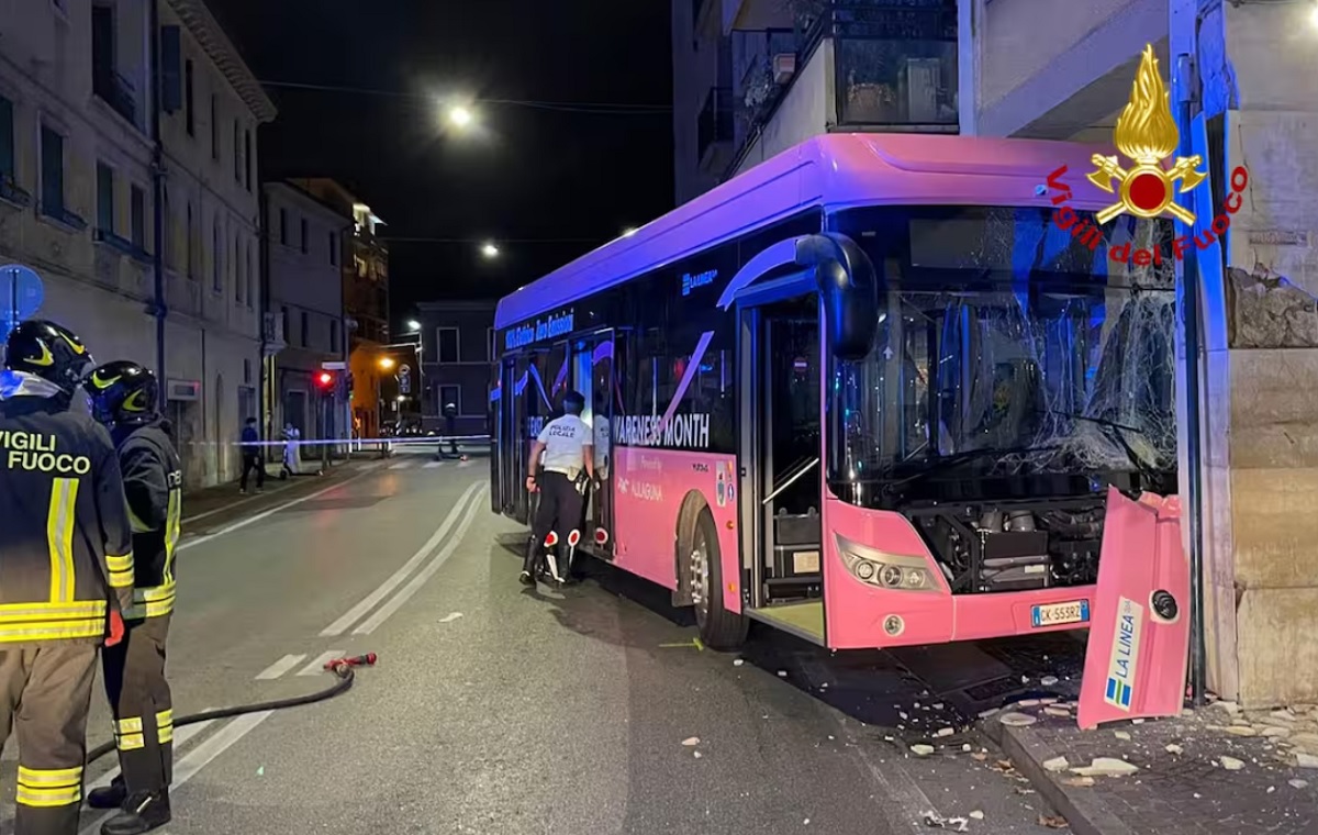 Autobuz cu turiști, de la aceeași firmă de la care era cel în care au murit 21 de oameni, accident în Mestre: „Am văzut totul alb”