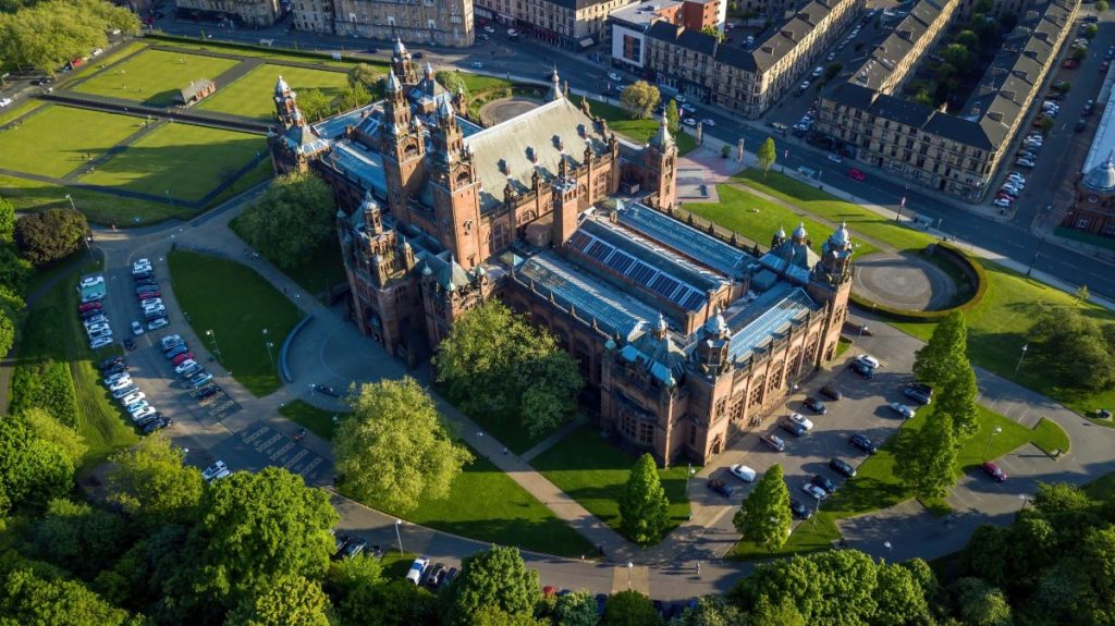 Cele mai populare atracții turistice din Glasgow pe care să le vizitezi 4 muzeul de arta kelvingrove glasgow
