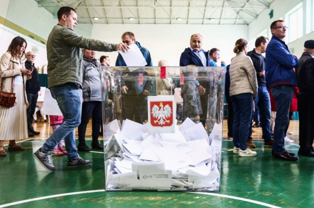 EXIT-POLLURI din Polonia, după alegerile parlamentare marcate de o prezență record. „Este sfârșitul vremurilor rele”, spune liderul opoziției, Donald Tusk