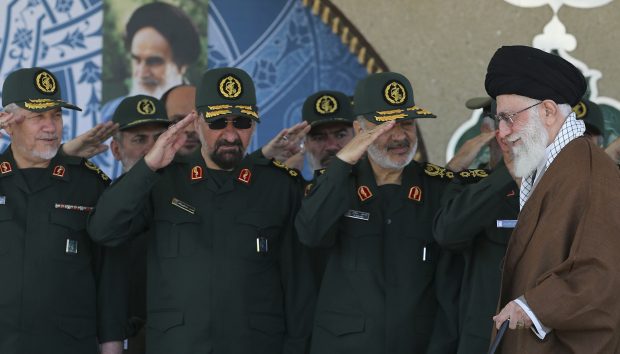 Reuters: Televiziunea de stat din Iran a difuzat imagini cu membri ai parlamentului ridicându-se de pe scaune și scandând „Moarte Israelului”
