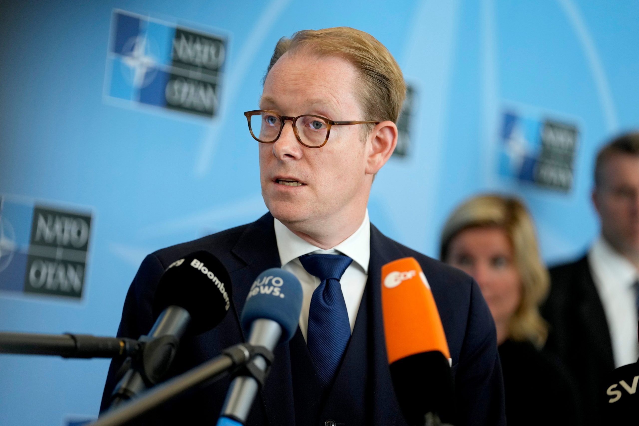 Ministrul Suedez de Externe a rămas fără pașaport și nu a participat la summit-ul de la Kiev al miniștrilor europeni de externe. Ministrul Suedez de Externe a rămas fără pașaport și nu a participat la summit-ul de la Kiev al miniștrilor europeni de externe.