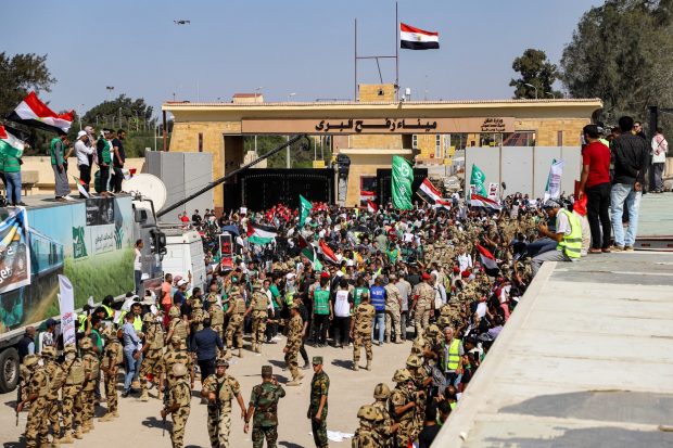 LIVETEXT: Primele camioane cu ajutoare umanitare au ajuns în Gaza după ce punctul de trecere Rafah a fost deschis pentru scurt timp