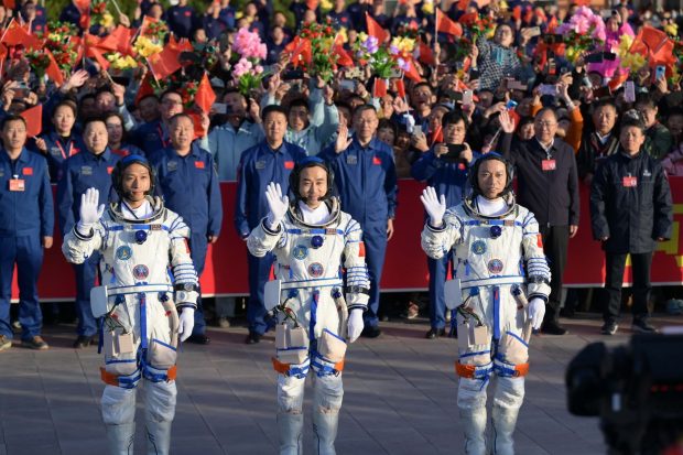 China a trimis în spațiu cel mai tânăr echipaj de astronauți, în misiunea Shenzhou-17, care ar trebui să dureze șase luni