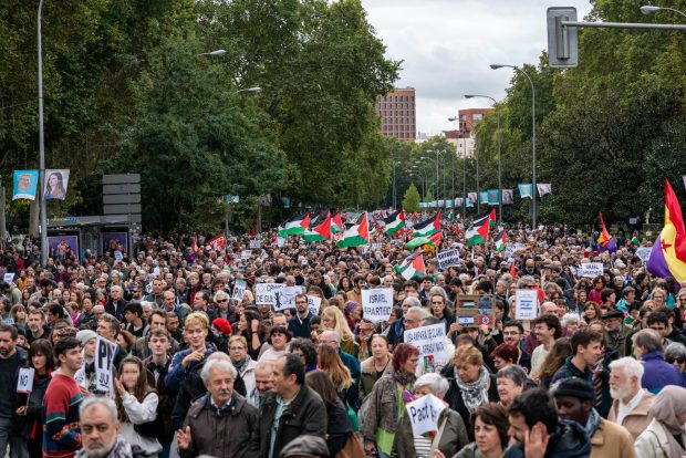 Manifestații propalestieniene în întreaga lume. La Madrid, 35.000 de oameni au ieșit în stradă, cerând un armistițiu imediat între Israel și Hamas | VIDEO
