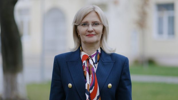 Directoarea care a atras fonduri de sute de mii de euro pentru școală, dar primește salariu „cât o vânzătoare la supermarket”. „M-am simțit umilită”