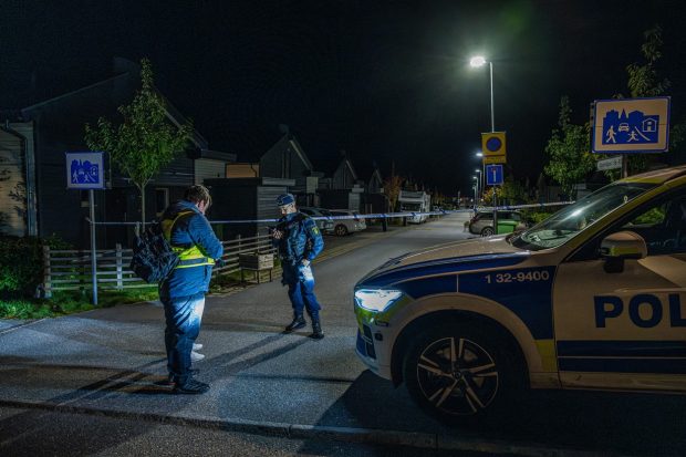 Două femei împuşcate mortal în Suedia, într-un atac care a vizat rudele unui individ acuzat că are legături cu o reţea infracţională