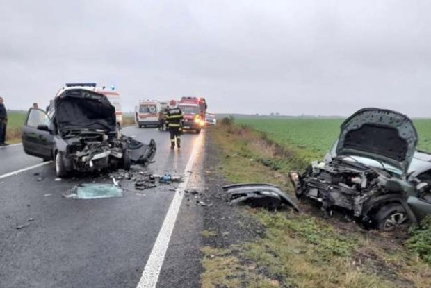 Un mort și doi răniți în urma unui accident grav pe DN 59, în Timiș. Drumul a fost complet blocat