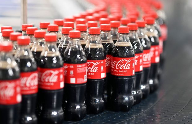 Patru îmbolnăviri suspecte în Croația de la băuturi produse de Coca-Cola. Ministrul sănătății îndeamnă oamenii „să bea apă”