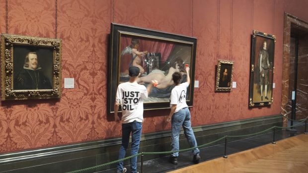 Tablou de Diego Velazquez, atacat cu ciocanele de activiști la Galeria Națională din Londra. „Este timpul pentru fapte”