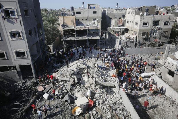 Război Israel-Hamas, ziua 34: Israelul va implementa „pauze umanitare” de patru ore pe zi în Gaza pentru a permite oamenilor să fugă, anunță SUA
