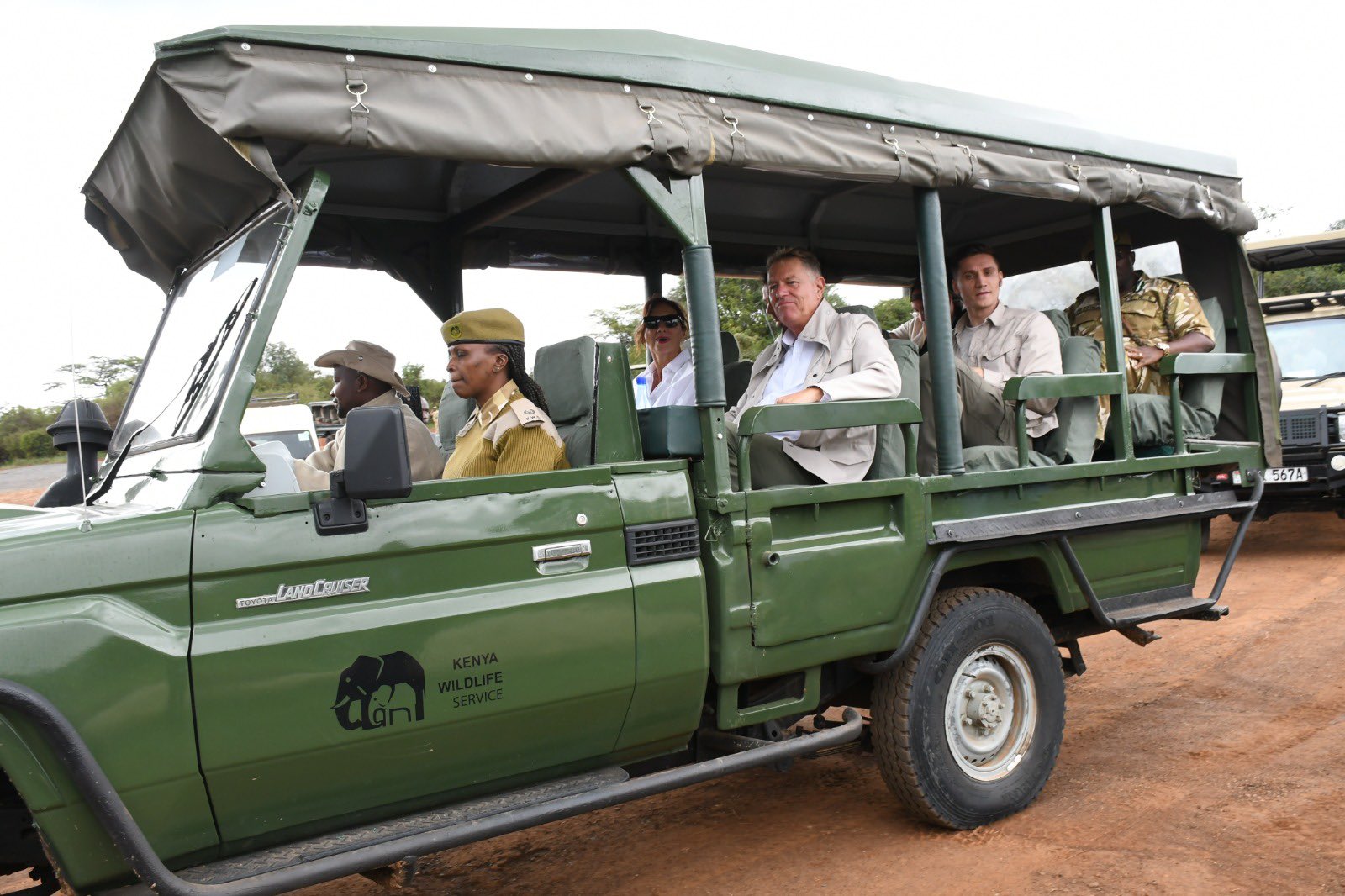 Safari în vreme de război: imagini din Kenya cu președintele Klaus Iohannis și soția sa, în vizită în Parcul Național Nairobi