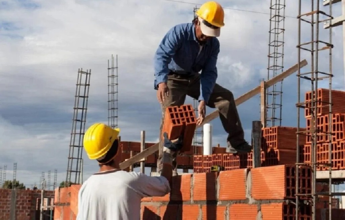 Un afacerist român condamnat în țară și fugar în Baleare angajează români și îi plătește cu maxim 250 de euro pe lună. Unul a primit doar 50 de euro salariu.