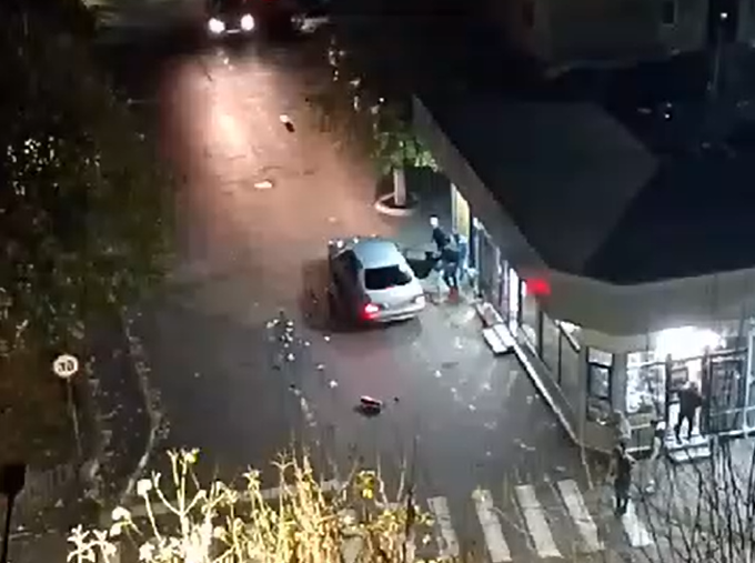 Conflict în stradă: bărbat a tras cu pistol airsoft în trei persoane din Râmnicu Vâlcea Conflict în stradă: bărbat a tras cu pistol airsoft în trei persoane din Râmnicu Vâlcea