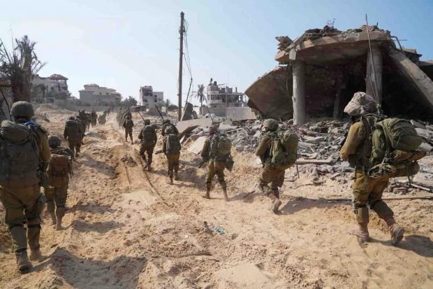 Război Israel-Hamas, ziua 30: Netanyahu exclude din nou o încetare a focului dacă Hamas nu eliberează ostaticii. Israelul spune că a găsit arme și echipamente militare în case din Gaza