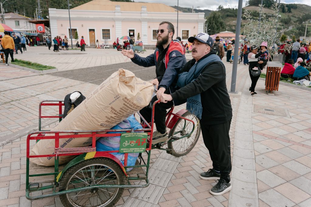 Probleme imense pentru concurenții de la „America Express” 2023 din cauza alunecărilor de teren masive - Un dezastru natural lovește competiția, case distruse sub avalanșa de pământ 3 prima cursa a etapei a sasea6