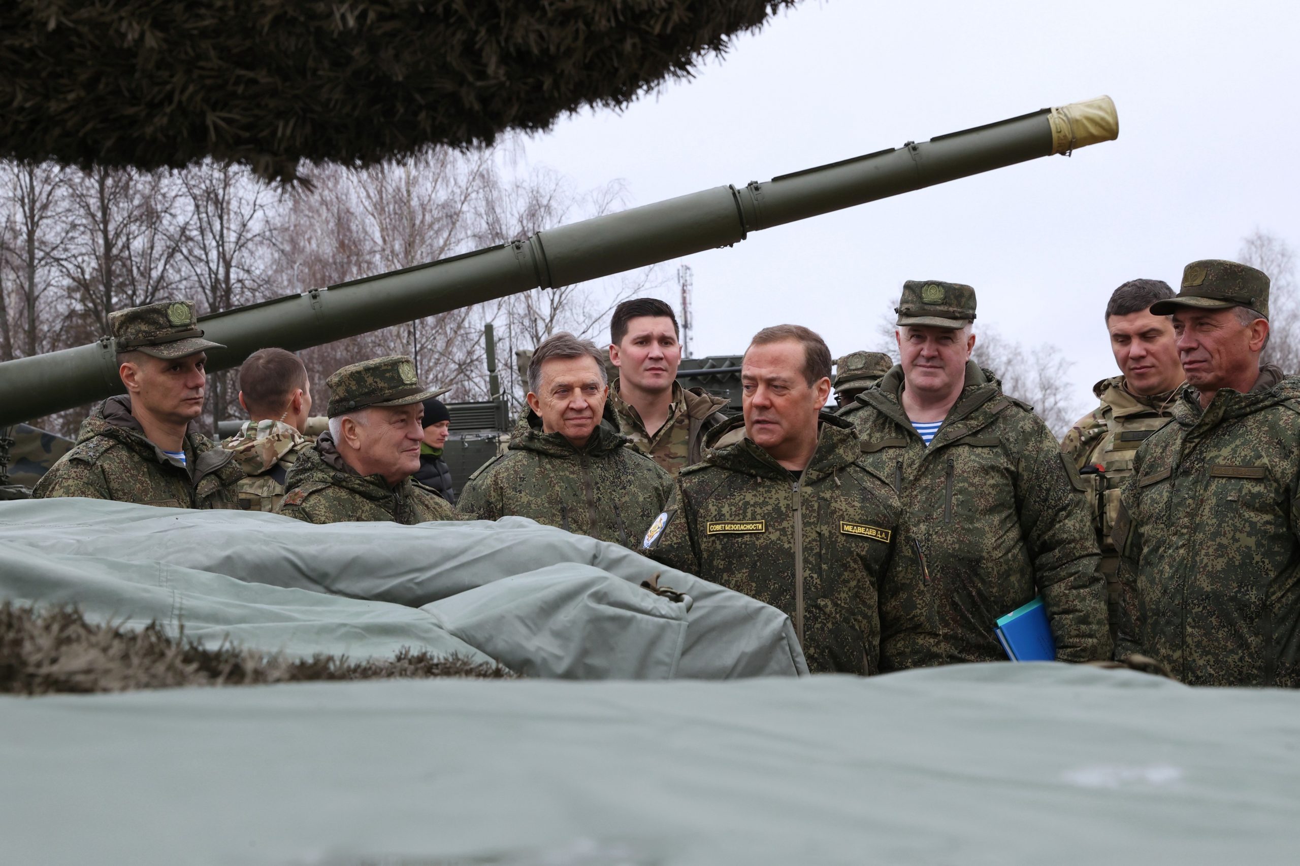 Medvedev Susține Că "Ucraina Nu Este O ţară" și Că "Zelenski Este Un Uzurpator", Ca Răspuns La O Propunere Privind Primirea Kievului în NATO Medvedev Susține Că "Ucraina Nu Este O ţară" și Că "Zelenski Este Un Uzurpator", Ca Răspuns La O Propunere Privind Primirea Kievului în NATO