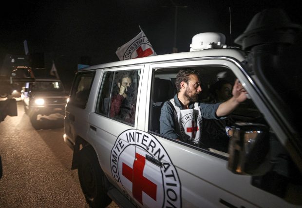 LIVETEXT | A treia zi de armistițiu. 13 ostatici eliberați au ajuns în Israel, alți patru sunt pe drum. Netanyahu a mers în Gaza